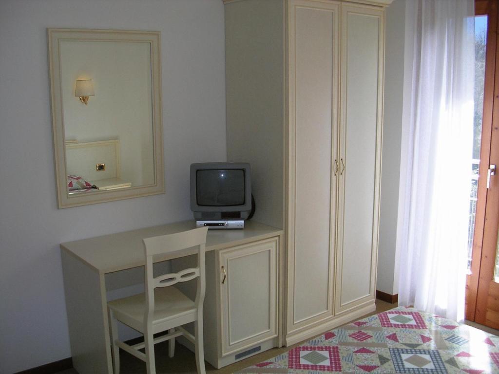 Hotel Rosalpina Riva del Garda Zimmer foto